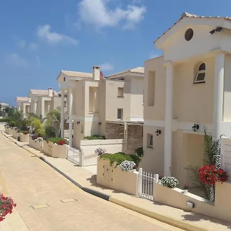 Stylish & Picturesque Oasis Anthorina 2