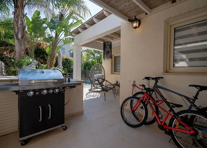 Stylish & Picturesque Oasis Anthorina 2 *