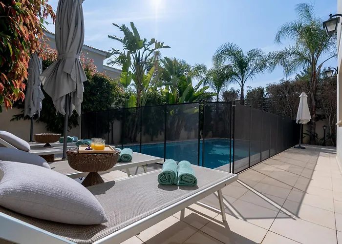 Stylish & Picturesque Oasis Anthorina 2 *