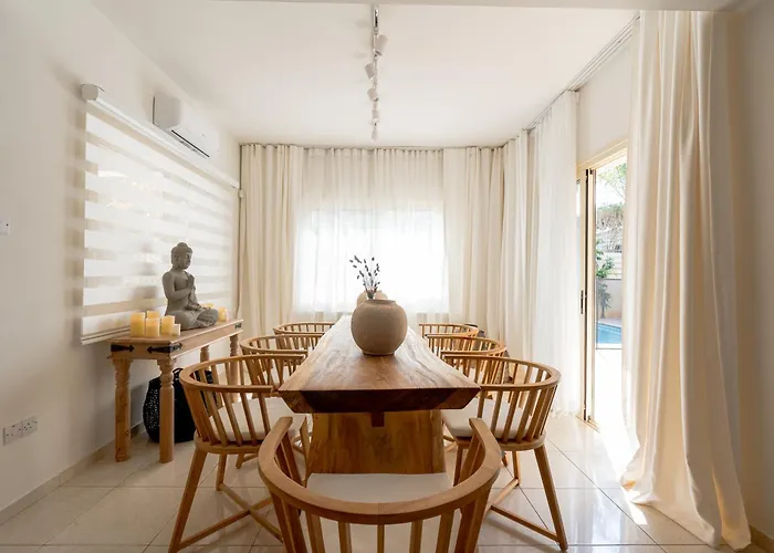 Stylish & Picturesque Oasis Anthorina 2 Vila