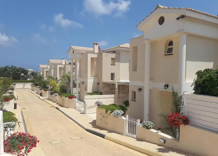 Stylish & Picturesque Oasis Anthorina 2