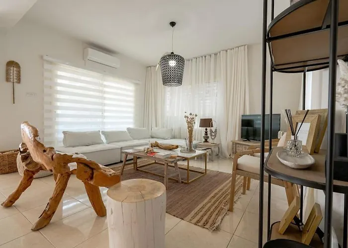 Stylish & Picturesque Oasis Anthorina 2
