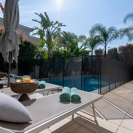 Stylish & Picturesque Oasis Anthorina 2 *