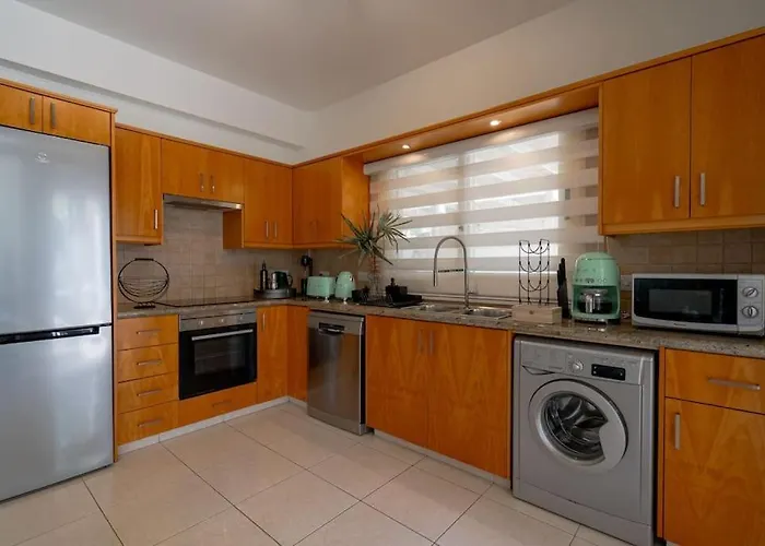 Stylish & Picturesque Oasis Anthorina 2