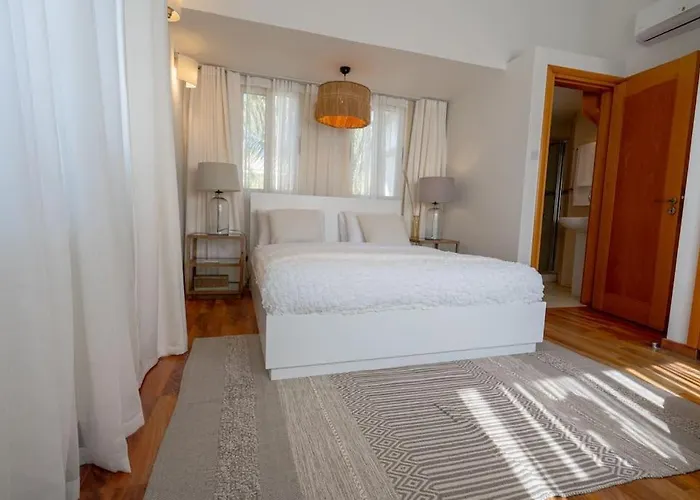 Stylish & Picturesque Oasis Anthorina 2 *