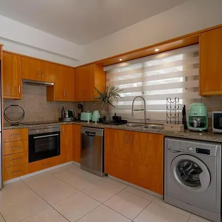 Stylish & Picturesque Oasis Anthorina 2