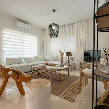 Stylish & Picturesque Oasis Anthorina 2